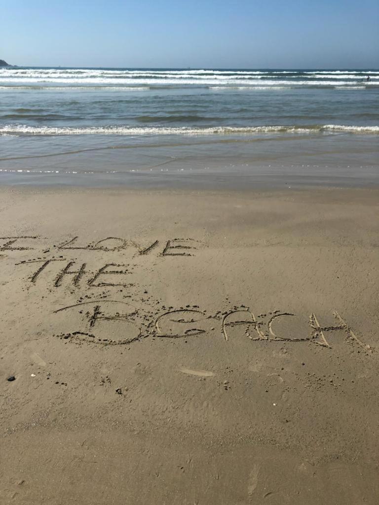 Apto Praia Da Enseada 4 Pessoas グァルジャー エクステリア 写真